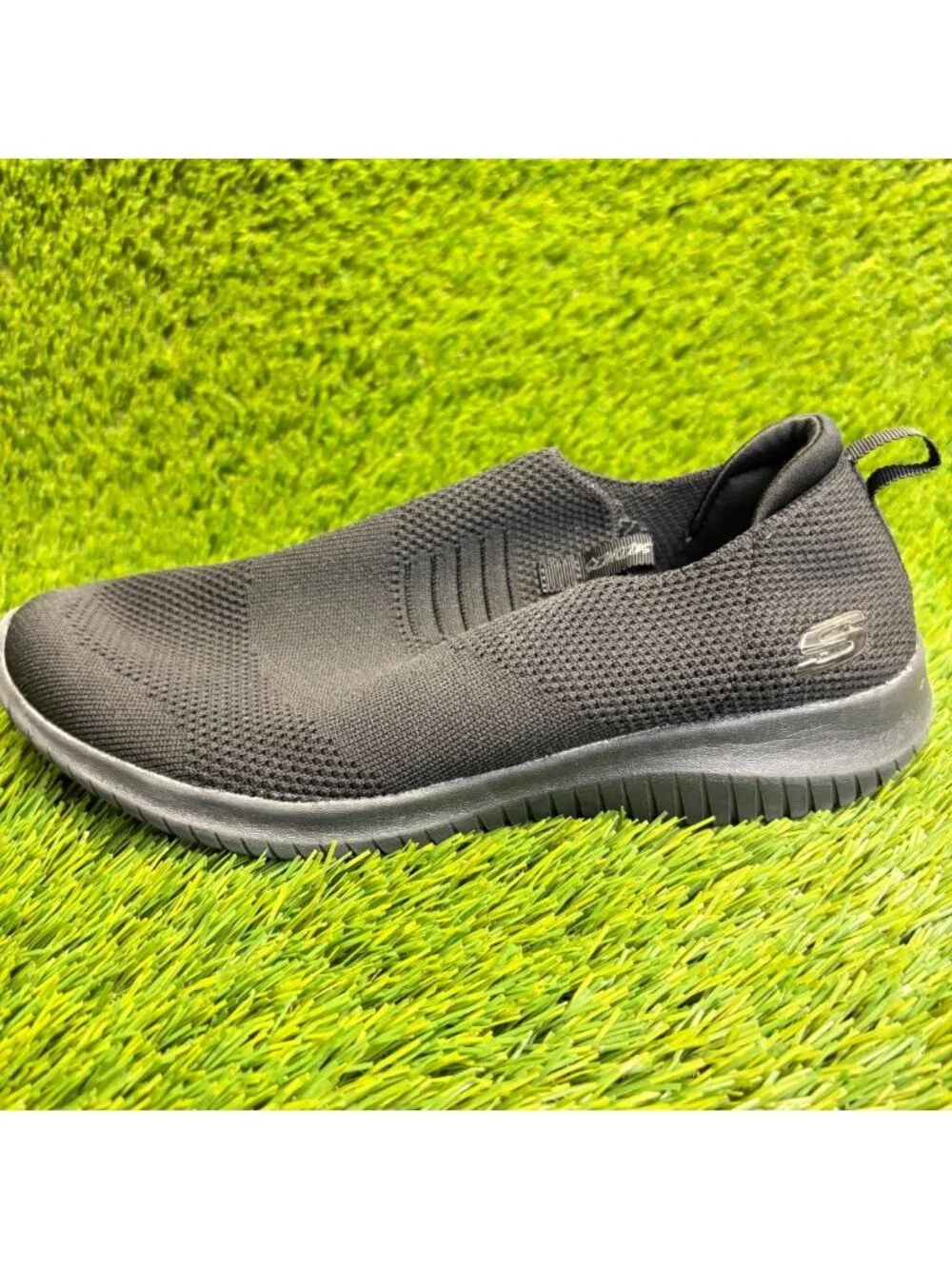 Skechers Ultra Flex-First Take Womens Size 8 Black Athletic Shoes Sneakers